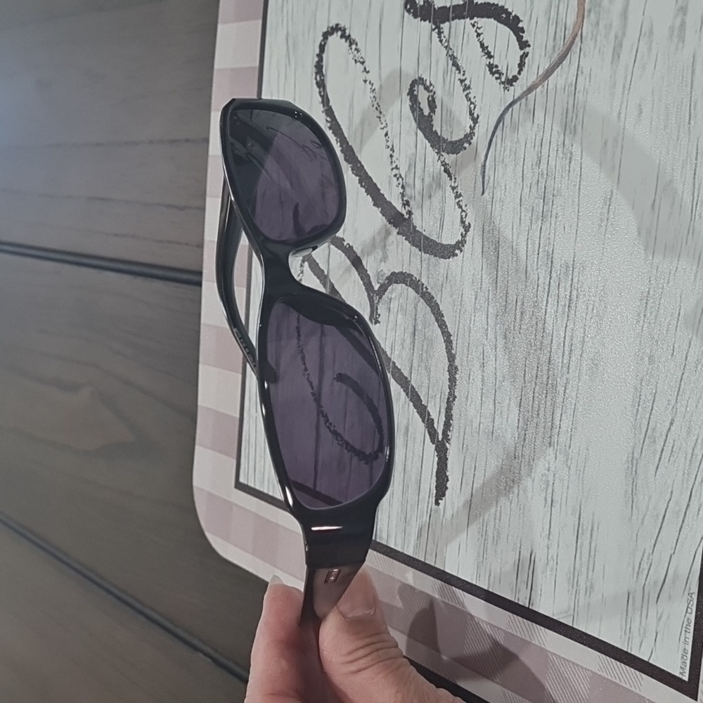 COPY - ✨GUCCI GLASSES✨ - Picture 4 of 13